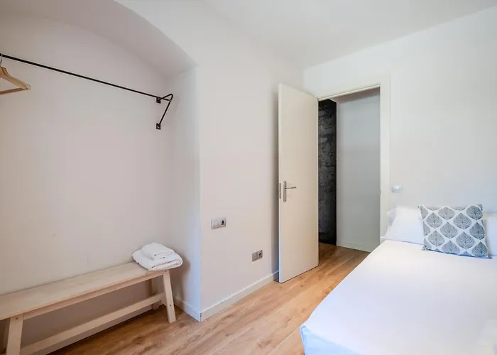 Flateli Placa Catalunya 1-2 * Gerona