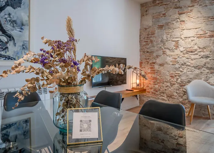 Flateli Plaça Catalunya 1-2 * Girona